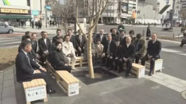 小学生のコンクールきっかけに…ユニバーサルデザインの「だれでもベンチ」松本駅前に設置