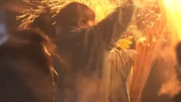 勇壮な火祭り「野沢温泉の道祖神祭り」　国の重要無形民俗文化財　厄年の男たちが主役「村の男として認められたと思う」　長野県