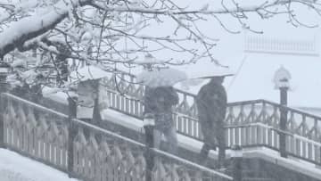 ４日明け方にかけて雪か雨　標高の高い所を中心に強い雪が降る見込み　24時間予想降雪量　大北地域山沿い・佐久地域・諏訪地域などで20センチ【長野】