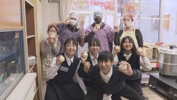 地域の外国人と親睦を深めよう　移住外国人とおやきで交流　生徒が英語でコミュニケーション【長野・大町市】