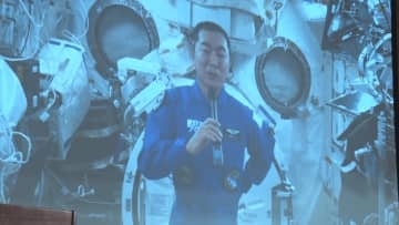 「宇宙でくしゃみをするとどうなるの？」宇宙滞在中の油井亀美也さんと小中学生が交信　油井さんの答えは…【長野】