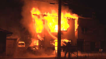 「たばこの火の不始末」が出火原因か　激しい炎…住宅３棟・車4台焼く火事【長野】