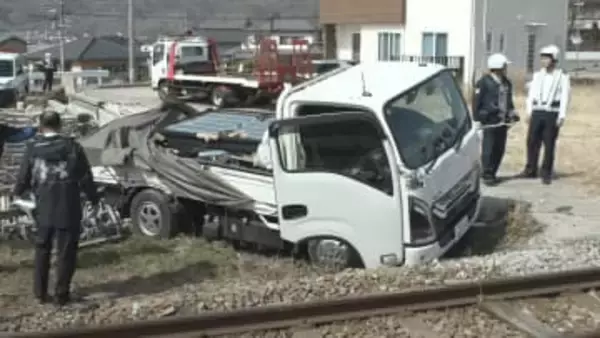 上田電鉄別所線で列車とトラック衝突　けが人なし　別所線は午後1時8分に運転再開　長野・上田市