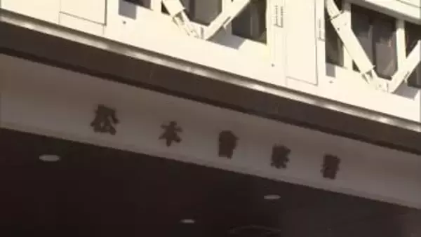 松本市中心部で住宅火災　高齢女性がけがをして病院へ搬送　現在も消火活動中【長野】