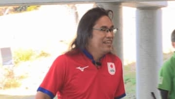 「五輪を目指すような選手が…」　講師はお笑いコンビ「ロッチ」の中岡さん　駒ヶ根市で小中学生対象のホッケー体験教室【長野】