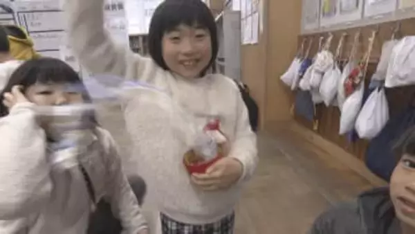 教室に元気な声響く　小中学校の始業式ピーク　３学期がスタート　冬休みの工作見せ合う【長野】