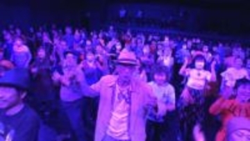 往年のディスコを再現　長野市でダンスイベント　60歳～86歳の約200人が踊りを楽しむ
