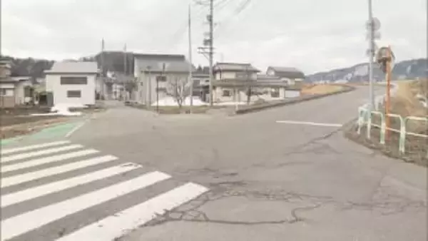 火事現場に向かうためサイレン鳴らし緊急走行中　消防車と軽乗用車が出合い頭に衝突　けが人なし　信号機のない交差点　消防車側に一時停止の標識【長野・飯山市】