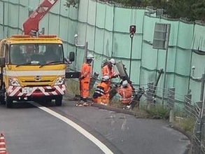高校の部活動で遠征中のマイクロバスがガードロープに衝突　石川県の私立高校の生徒を乗せて東京都内へ向かう途中　男性生徒1人が軽いけが【長野】