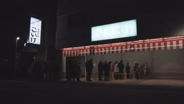 開店は朝６時！寝具店で恒例の“早朝初売り”　夜明け前から長蛇の列【長野】