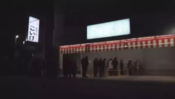 開店は朝６時！寝具店で恒例の“早朝初売り”　夜明け前から長蛇の列【長野】