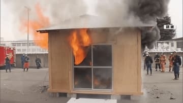 火災原因究明のため　消防学校で模擬家屋燃やす実習　火の取り扱いに注意を【長野】