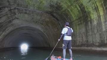 迫力の岩肌に…緑に囲まれたトンネル　信州この夏のおすすめスポット　SUPで2時間の水上ツアー　体を動かしたら長野市信州新町のソウルフードを【長野】