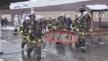 文化財防火デーで訓練 　災害から文化財を守る　善光寺で消防演習　地元の小学生も参加