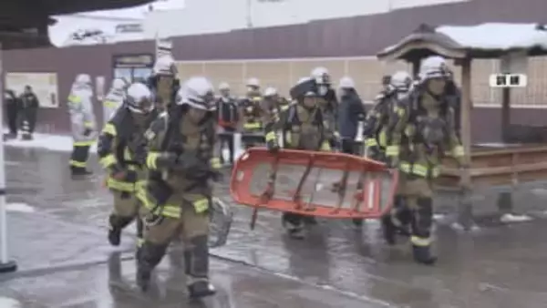 文化財防火デーで訓練 　災害から文化財を守る　善光寺で消防演習　地元の小学生も参加