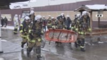 文化財防火デーで訓練 　災害から文化財を守る　善光寺で消防演習　地元の小学生も参加