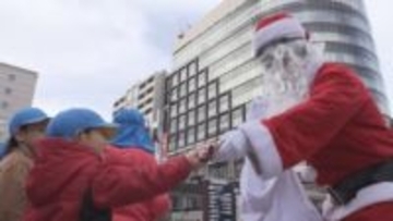 窓拭くサンタとトナカイ　園児大興奮　一足早くプレゼントも…【長野市】