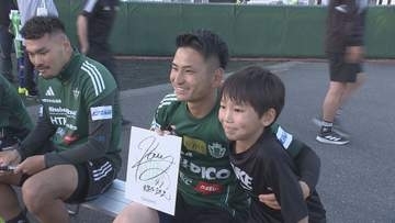 「言葉よりプレーで…」　松本山雅FC村越凱光選手がサッカーイベント　“プロの技”小学生に伝授【長野・松本市】