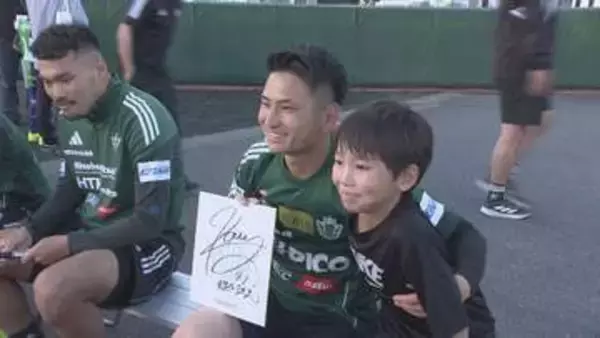 「言葉よりプレーで…」　松本山雅FC村越凱光選手がサッカーイベント　“プロの技”小学生に伝授【長野・松本市】