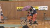 「プロのスタントマンが自転車事故を再現　高校で交通安全教室　自転車が関係する事故160件 2人死亡【長野・佐久市】」の画像1