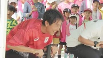 五輪メダリスト渡部暁斗さん　地元でラストジャンプ　ジャンプ台に向かうリフトは子どもたちの力で発電　「風に乗っていいジャンプができた」【長野・白馬村】