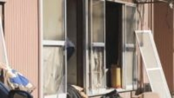 千曲市の住宅火事　１人暮らしの７８歳男性死亡　屋内から出火したとみて火事の原因調べる長野】