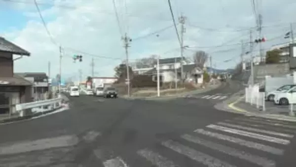 【続報】バイク運転の18歳男子高校生が意識不明の重体　東御市の国道　信号のある交差点　トラックとバイク衝突事故【長野】