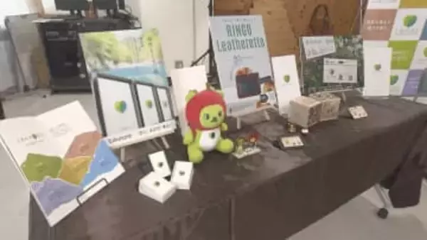 民間企業×県「根羽スギ」のネームプレートやリンゴレザーのネームホルダーなど　信州オリジナルグッズが完成