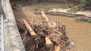 温泉客や北アルプス登山客など約390人が孤立か　安曇野市の県道で土砂崩落　土石流も発生し橋が流される【長野】