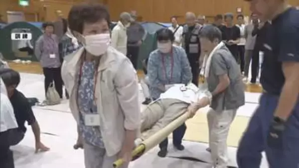 長野県内各地で防災訓練　中野市では地滑りの危険高まった想定で訓練　毛布を活用したけが人搬送方法など学び意識高める【長野】