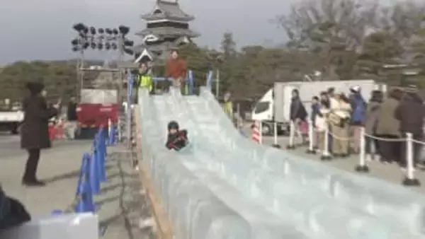 松本の冬の恒例イベント「氷彫フェスティバル」　氷の滑り台やウマの氷像が登場　氷の作品を夜通し制作も【長野】