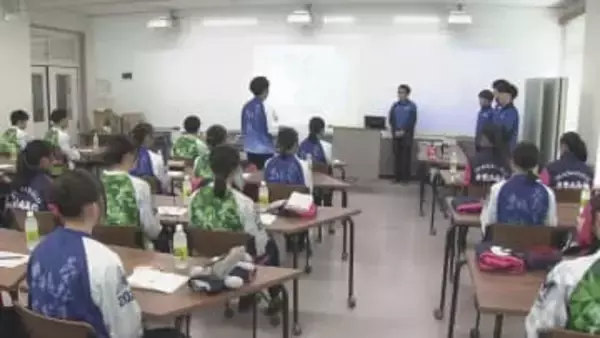 倉敷南高校でランニングスクール／中電工陸上競技部の選手らが指導・交流【岡山】