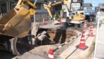 三木町で道路陥没／ごみ収集車の後輪はまる【香川】