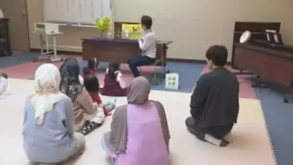 絵本の読み聞かせや歌を通して日本語学ぶ／市民団体「ＩＮＥ」／外国にルーツ持つ親子対象に教室開く【岡山】