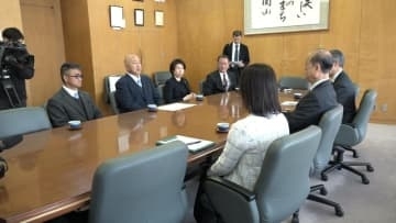 「心豊かな岡山っ子応援団」に１５万円／岡山市高松地区の有志がチャリティゴルフ大会の寄付金贈る【岡山】