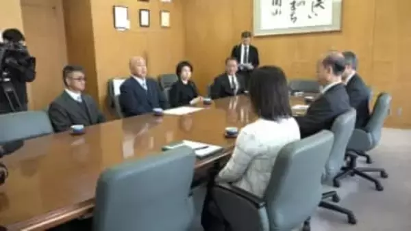 「心豊かな岡山っ子応援団」に１５万円／岡山市高松地区の有志がチャリティゴルフ大会の寄付金贈る【岡山】