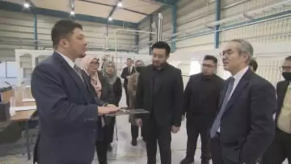 廃棄太陽光パネルを分解・リサイクルするライン見学／マレーシア・サラワク州政府と現地企業の訪日団一行が太陽光発電技術学ぶため来日【岡山】