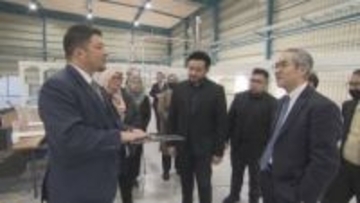 廃棄太陽光パネルを分解・リサイクルするライン見学／マレーシア・サラワク州政府と現地企業の訪日団一行が太陽光発電技術学ぶため来日【岡山】