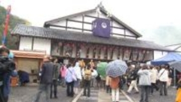 四国こんぴら歌舞伎大芝居が開幕／琴平町の旧金毘羅大芝居で４月２６日まで【香川】