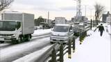 「記録的大雪の影響続く…ノロノロ運転で道路は大渋滞　気温上昇と雨で雪崩などに注意」の画像1