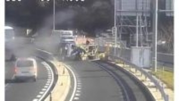 【速報】松江市の国道485号でトラック1台横転…砂利が散乱し現場付近で交通規制（島根）