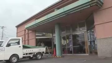 「軽自動車が突っ込んできた」高齢女性が運転する車が店舗に突っ込む　けが人なし（鳥取・米子市）