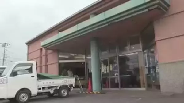 「軽自動車が突っ込んできた」高齢女性が運転する車が店舗に突っ込む　けが人なし（鳥取・米子市）