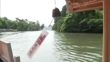 澄んだ音色が涼を運ぶ　堀川遊覧船「風鈴船」運航始まる（島根・松江市）