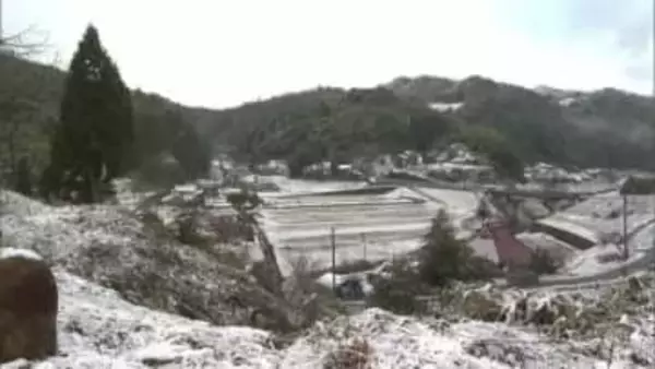 “弥生寒波”で雨や雪　冬に逆戻りの寒さで山地は積雪　峠の国道54号で車3台衝突1人負傷（島根）