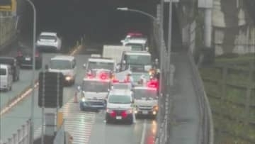 【続報】山陰道で車7台玉突き事故…救急搬送の3人軽傷の模様　トンネル出てすぐのIC出口付近で衝突か