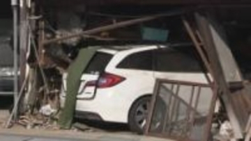 「地震くらいドーンと揺れた」パトカーから逃走の車が倉庫に衝突「酒を飲んだ」男を道交法違反容疑で逮捕