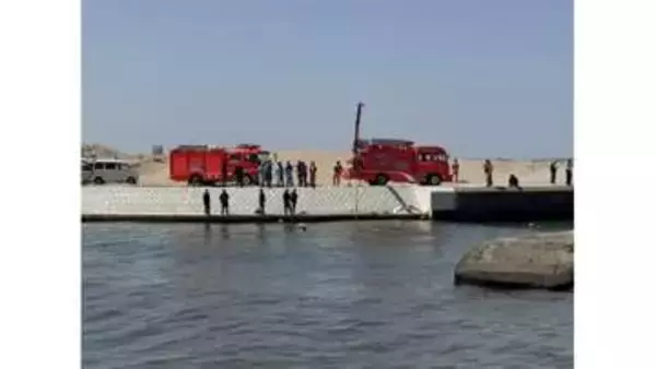 【続報】北栄町の河口で車が転落…消防などが救助活動　車の引き揚げへ（鳥取）