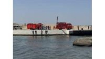 【続報】北栄町の河口で車が転落…消防などが救助活動　車の引き揚げへ（鳥取）