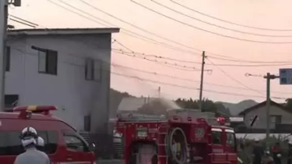 「倉庫が燃えて住宅に燃え移りそうだ」松江市郊外の住宅地で火事　近隣住民が一時騒然（島根）